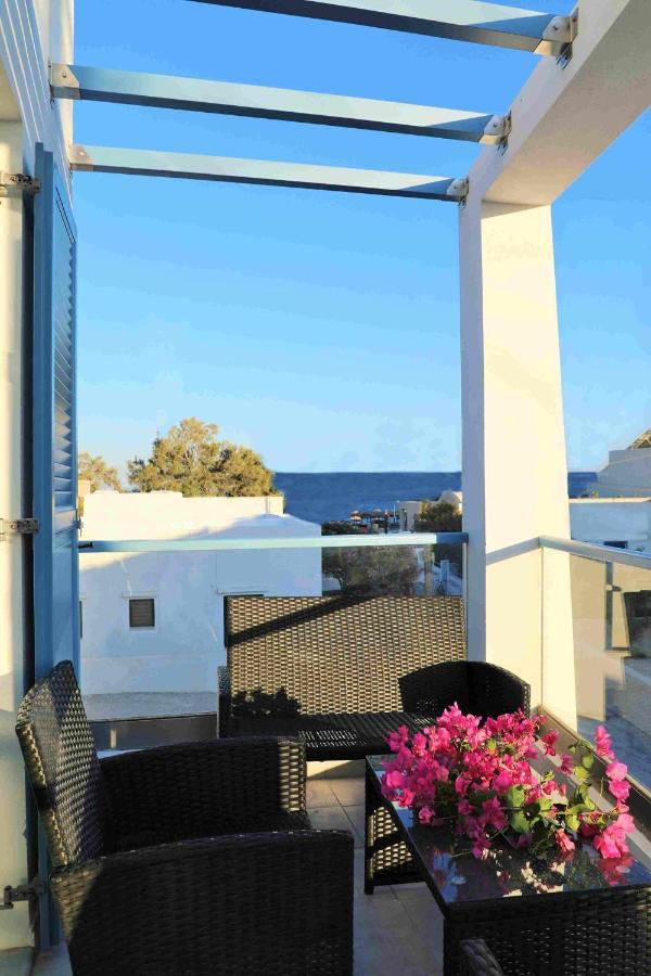 Located By The Sea One Beachfront Private Captain Lazaros Pool Villa With Loft In 750Sqm Spacious Private Plot-Jacuzzi-Sunrelax-Furnished Terace-Gazebo-Private Parking,Sleep 3 Adults And 2 Children, Just Steps From The Black Beach-Seaview Perissa  Exterior photo
