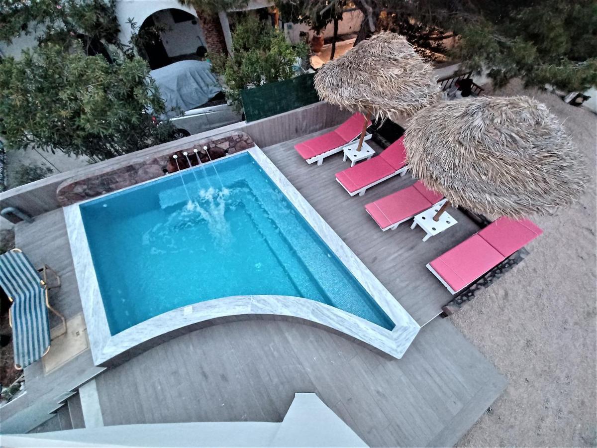 Located By The Sea One Beachfront Private Captain Lazaros Pool Villa With Loft In 750Sqm Spacious Private Plot-Jacuzzi-Sunrelax-Furnished Terace-Gazebo-Private Parking,Sleep 3 Adults And 2 Children, Just Steps From The Black Beach-Seaview Perissa  Exterior photo