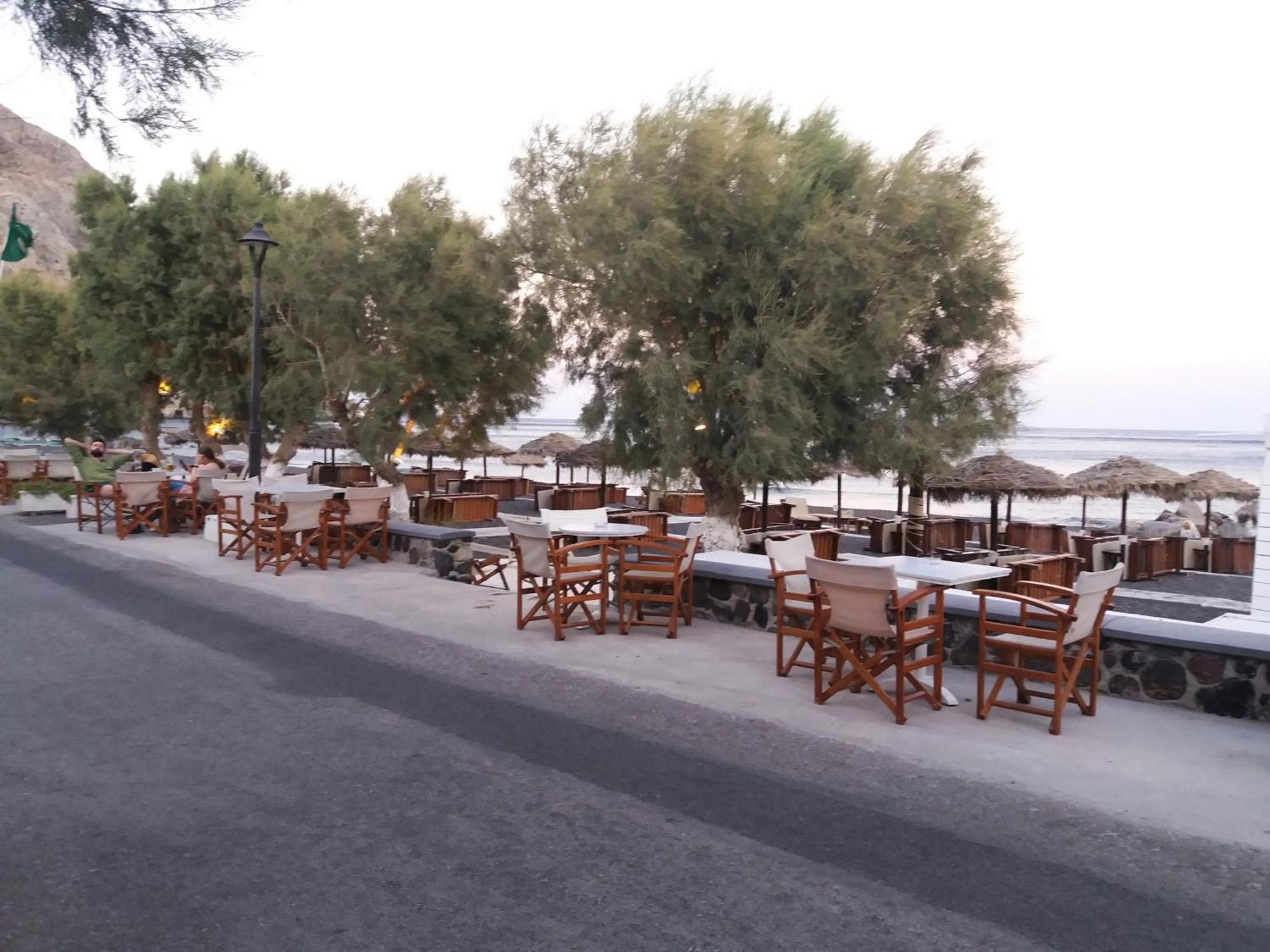Located By The Sea One Beachfront Private Captain Lazaros Pool Villa With Loft In 750Sqm Spacious Private Plot-Jacuzzi-Sunrelax-Furnished Terace-Gazebo-Private Parking,Sleep 3 Adults And 2 Children, Just Steps From The Black Beach-Seaview Perissa  Exterior photo