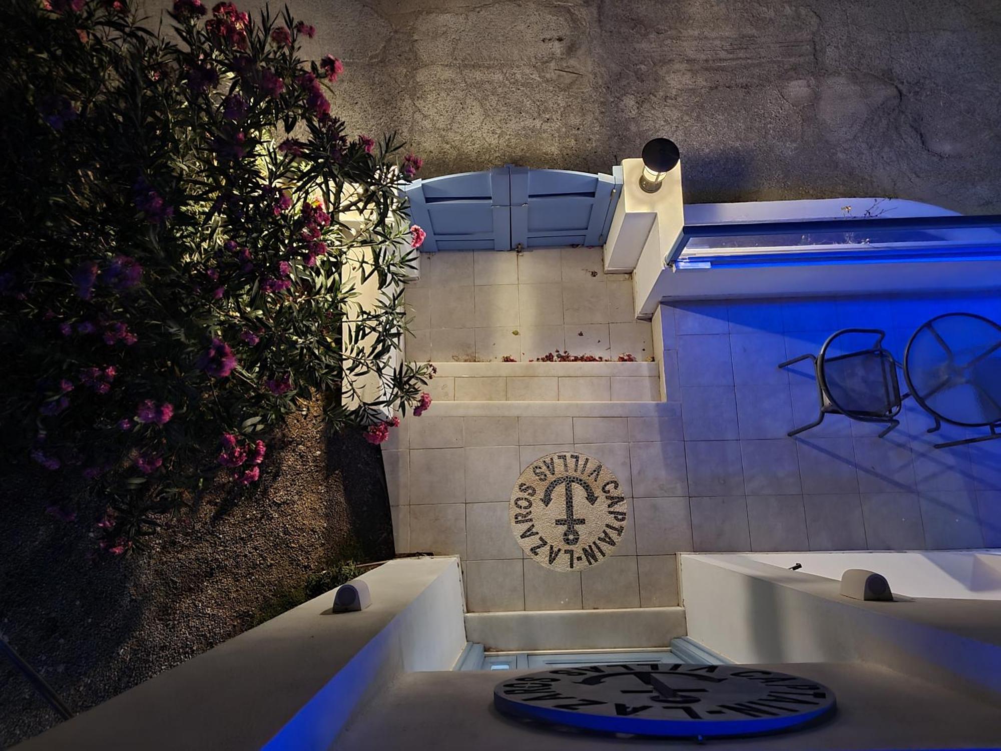 Located By The Sea One Beachfront Private Captain Lazaros Pool Villa With Loft In 750Sqm Spacious Private Plot-Jacuzzi-Sunrelax-Furnished Terace-Gazebo-Private Parking,Sleep 3 Adults And 2 Children, Just Steps From The Black Beach-Seaview Perissa  Exterior photo