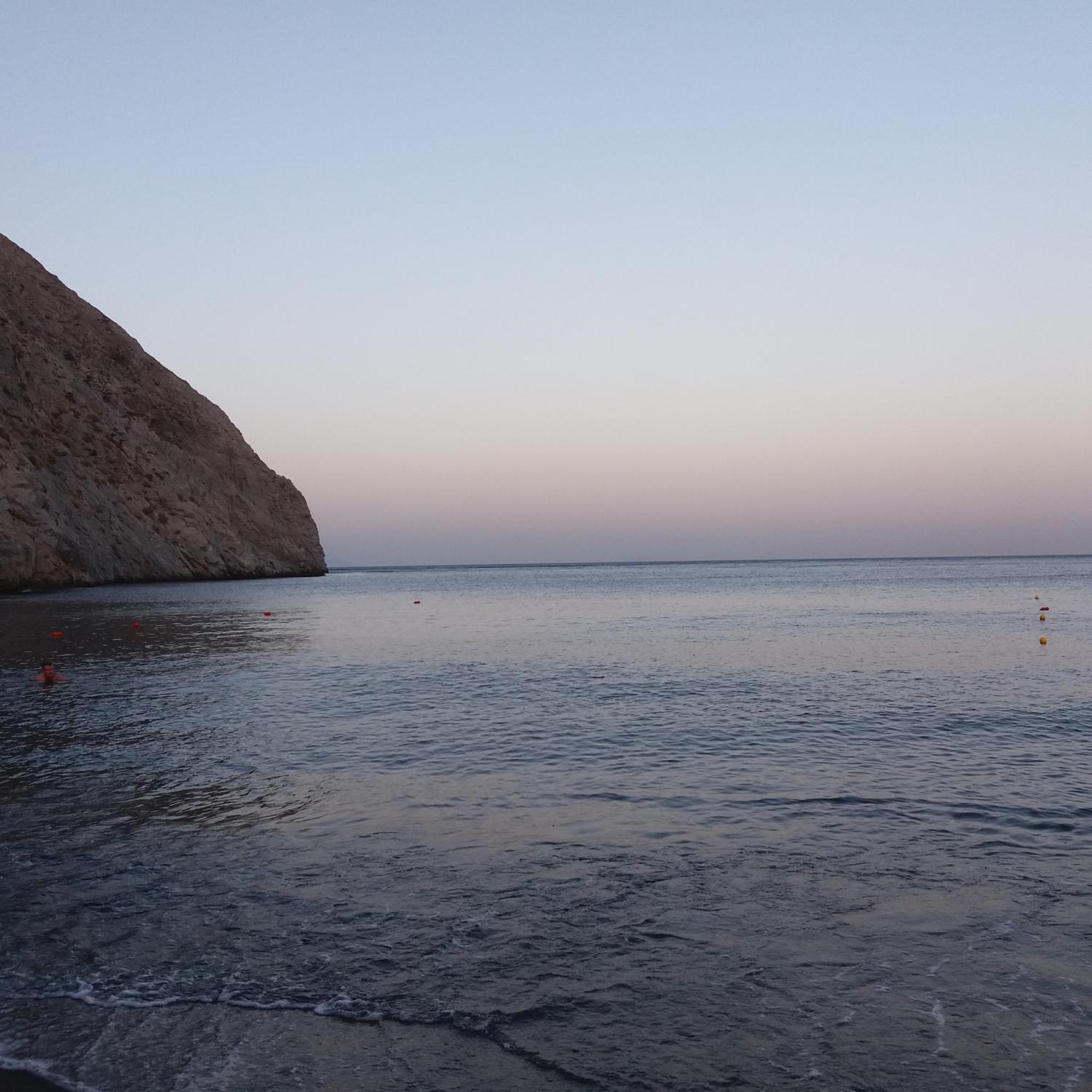 Located By The Sea One Beachfront Private Captain Lazaros Pool Villa With Loft In 750Sqm Spacious Private Plot-Jacuzzi-Sunrelax-Furnished Terace-Gazebo-Private Parking,Sleep 3 Adults And 2 Children, Just Steps From The Black Beach-Seaview Perissa  Exterior photo