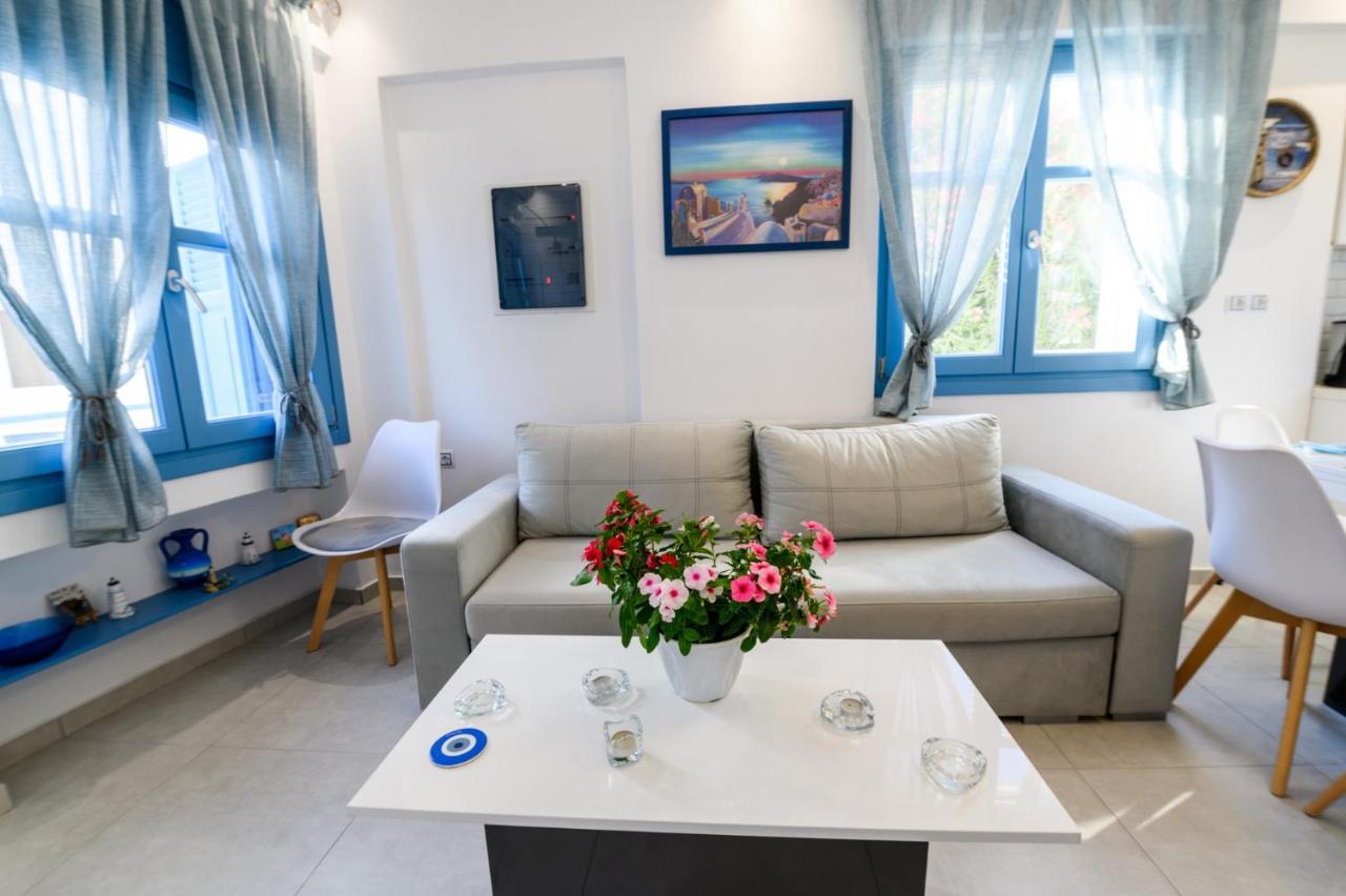 Located By The Sea One Beachfront Private Captain Lazaros Pool Villa With Loft In 750Sqm Spacious Private Plot-Jacuzzi-Sunrelax-Furnished Terace-Gazebo-Private Parking,Sleep 3 Adults And 2 Children, Just Steps From The Black Beach-Seaview Perissa  Exterior photo
